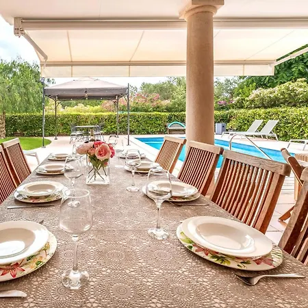 Сasa de vacaciones 5 Bedroom Awesome In Reus