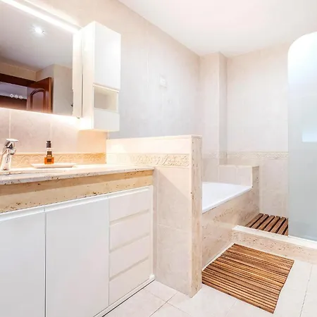 Holiday home 5 Bedroom Awesome In Reus