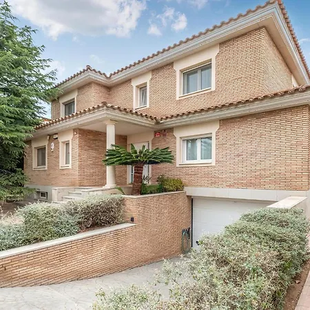 Holiday home 5 Bedroom Awesome In
