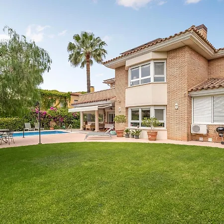 Holiday home 5 Bedroom Awesome In
