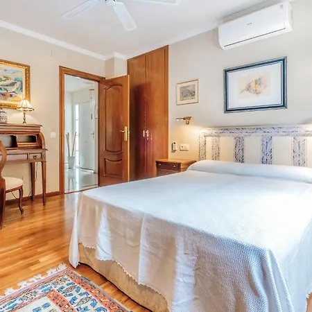 5 Bedroom Awesome In Reus