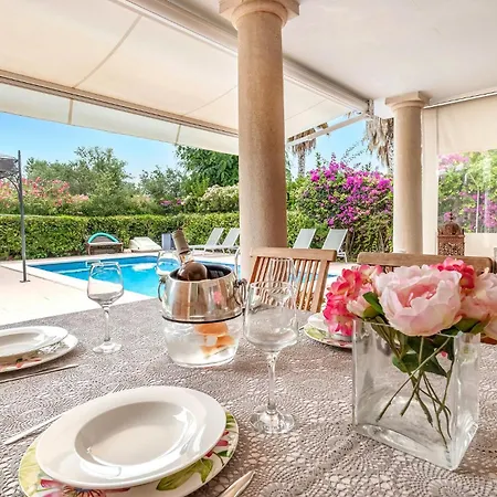 5 Bedroom Awesome In Holiday home