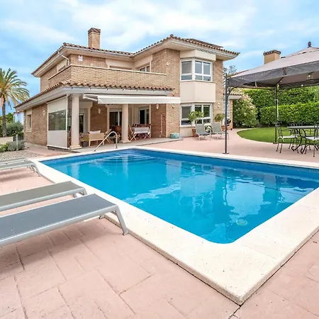 Holiday home 5 Bedroom Awesome In *